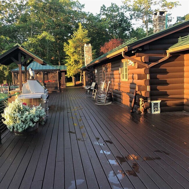 Foto del edificio - 617 Bean River Rd