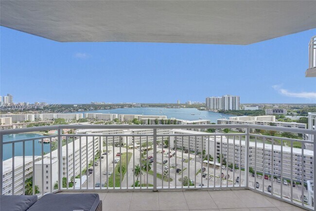 Foto del edificio - 18021 Biscayne Blvd