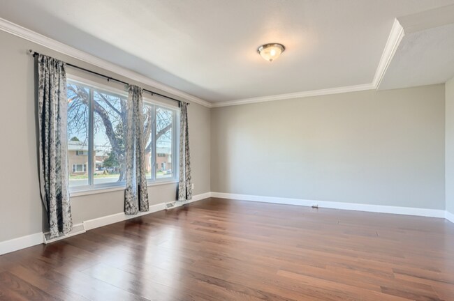 Building Photo - 9112 Mansfield Ave