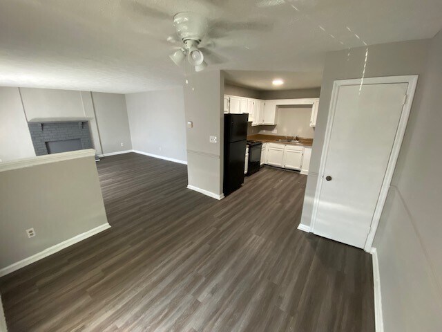 Building Photo - 3218 Woodstock Dr