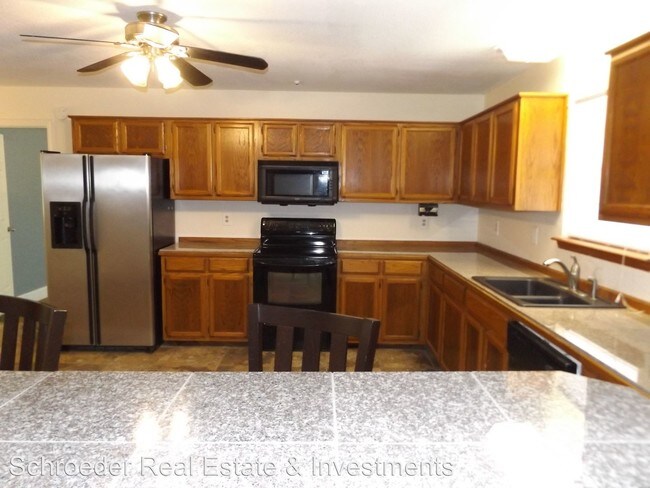 Building Photo - 13394 W Echo Dr