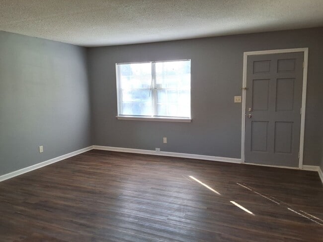 Foto del edificio - 310 Diecks Dr