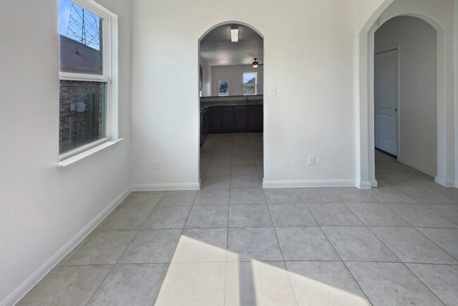 Building Photo - 163 Kennedy Dr