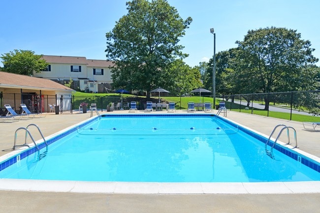 Pool - Huntington Park Apartments