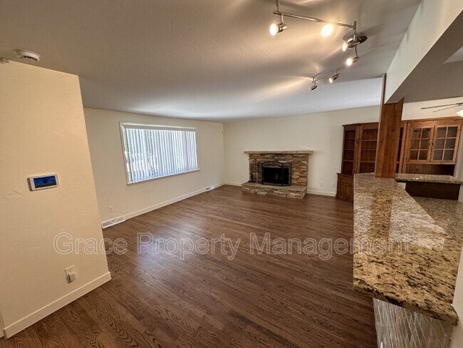 Foto del edificio - 13628 E 2nd Ave