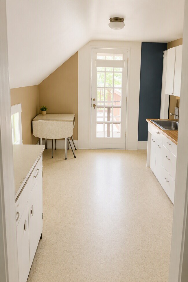 Foto del edificio - 801 S Main St - Free Parking Included!