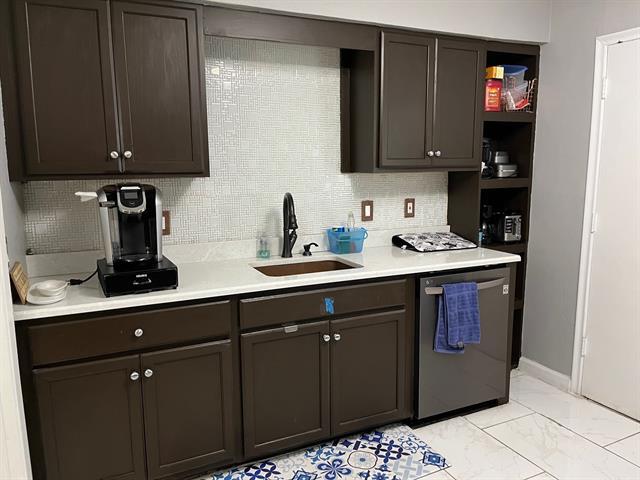 Foto del edificio - 7706 Meadow Rd