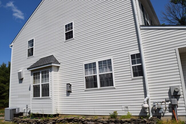 Building Photo - 37 Steeplechase Cir