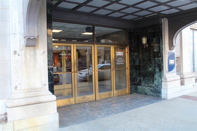 Building Photo - 401 10th St