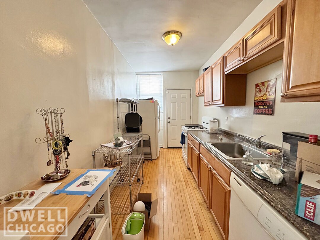 Foto principal - 722 W Roscoe St