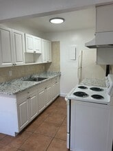 Building Photo - 401 SW 13th Pl