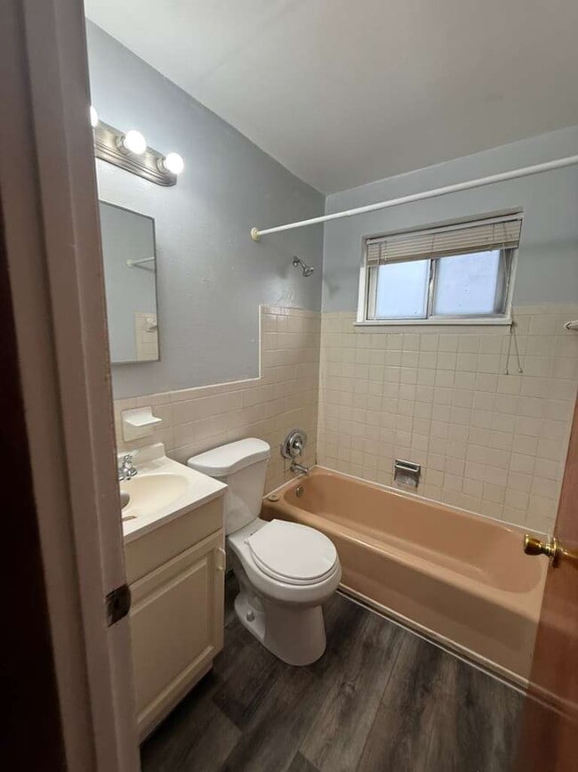 Building Photo - 3239 W Milton Ave