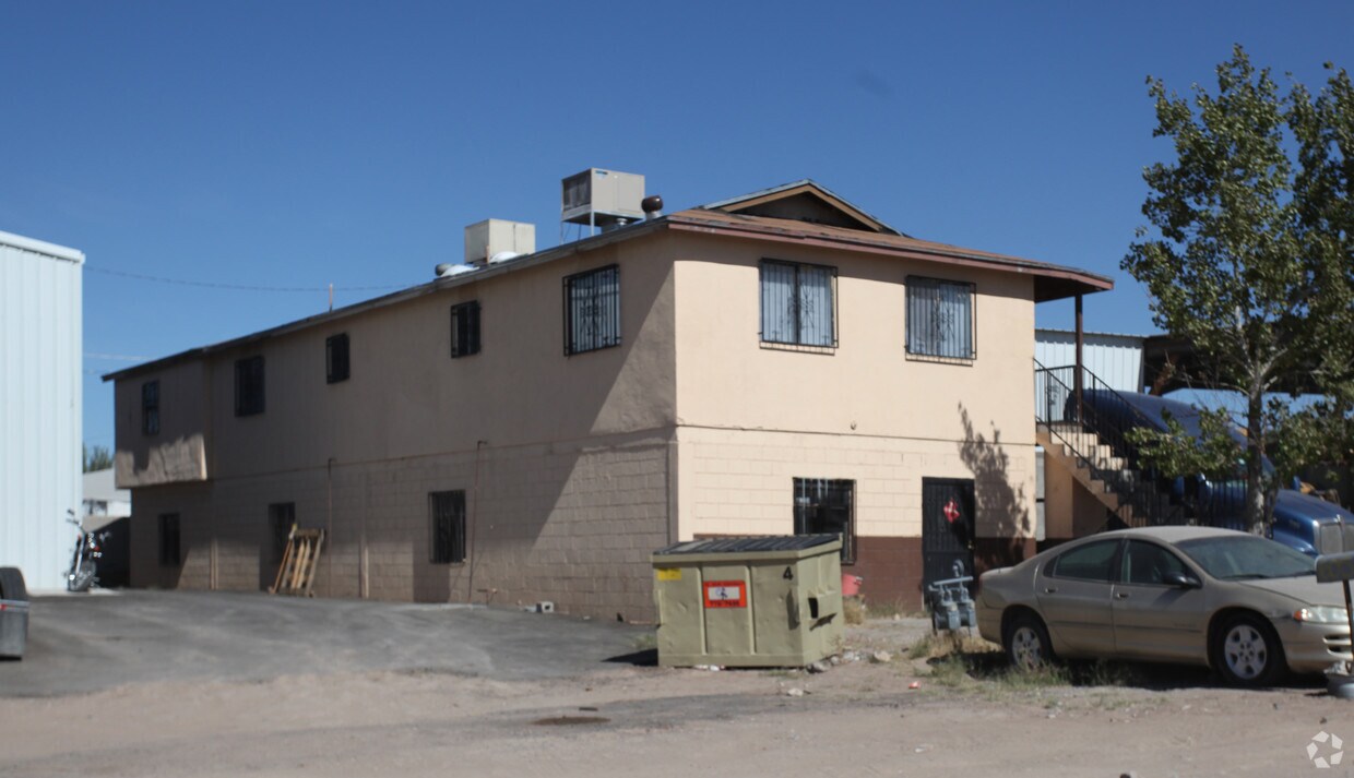 Building Photo - 605 Zinn Rd