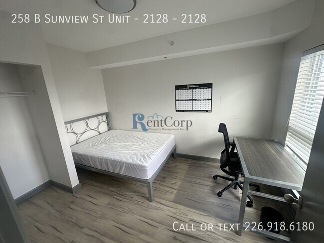 Photo du bâtiment - 258B Sunview St