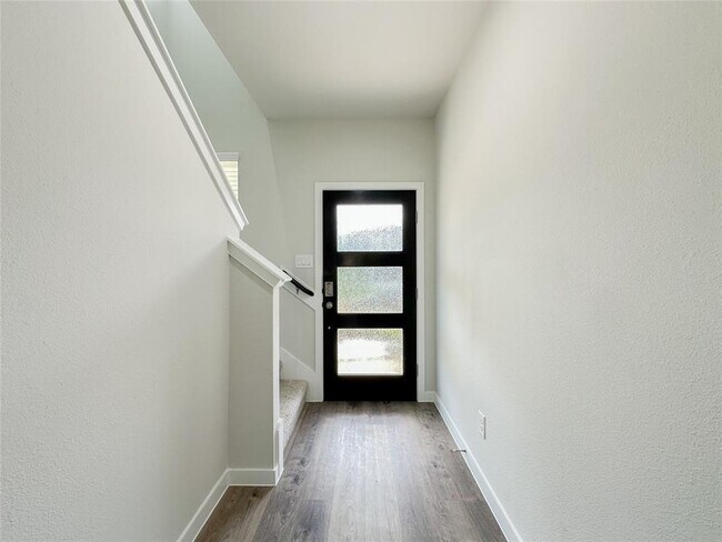 Foto del edificio - 7806 Alset Dr