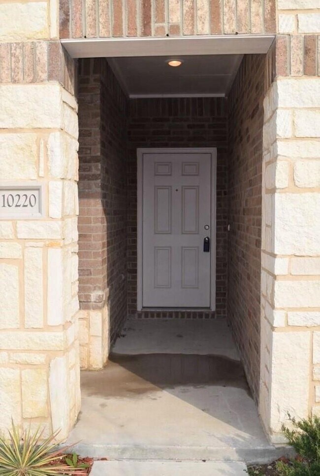 Foto del edificio - Move-in Special: 50% off second full month’s rent!