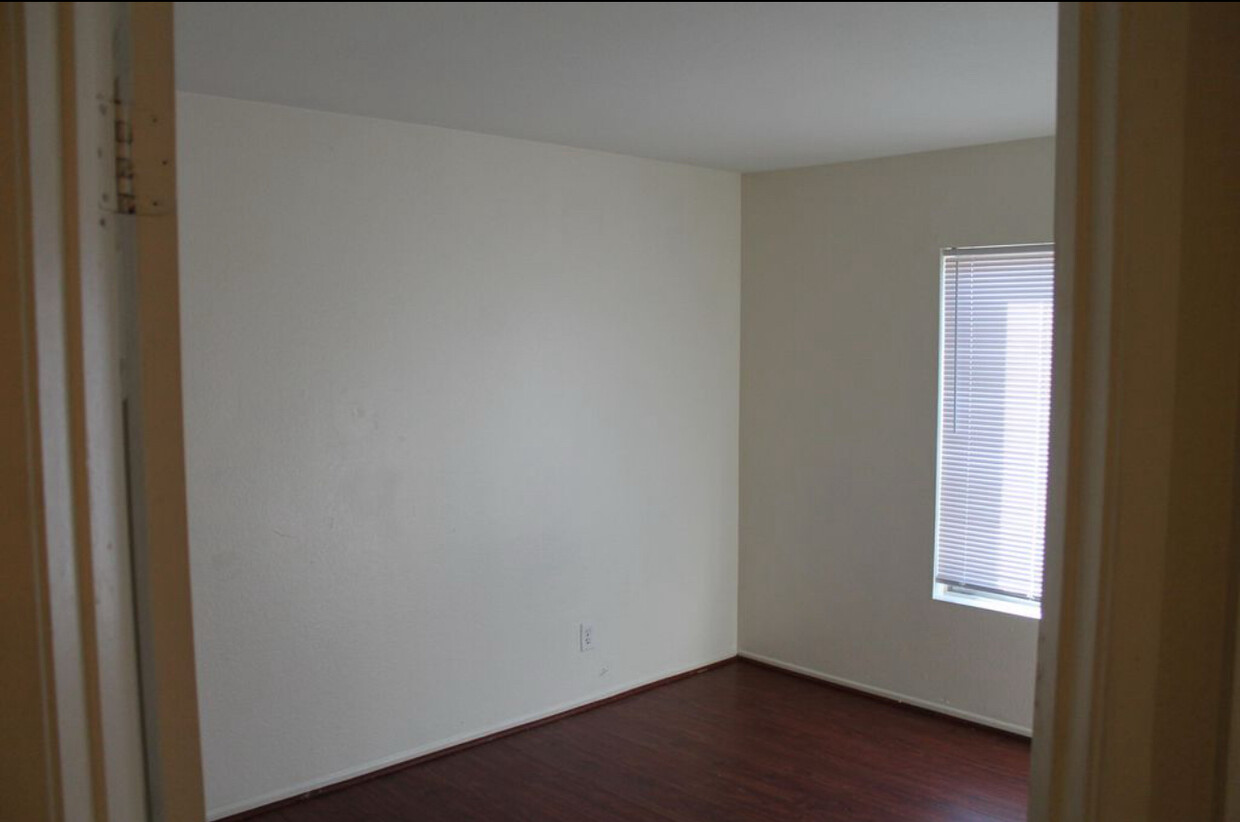 Primary Photo - 4039 E Ave R-6
