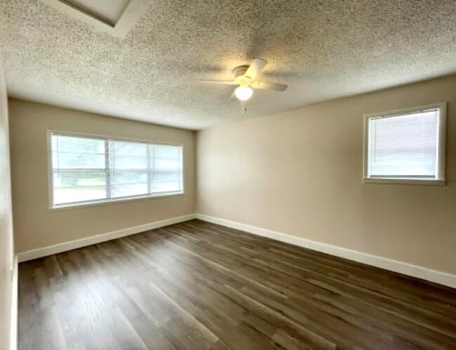 Foto del edificio - 501 12th Ave SE