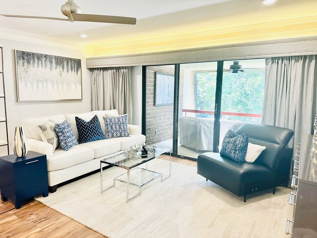 Building Photo - Stunning 1br/1ba Condo annual/furnished re...