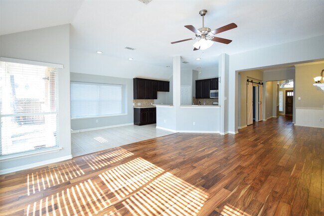 Foto del edificio - 31 Rolling Ridge Ct