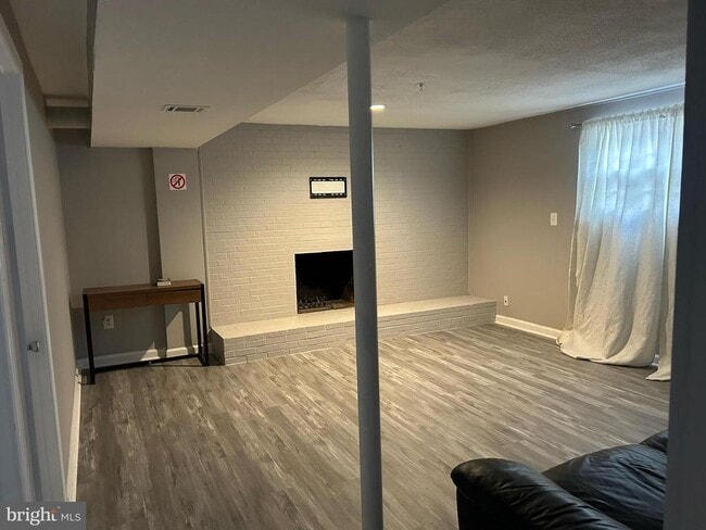 Building Photo - 10710 Tyrone Dr