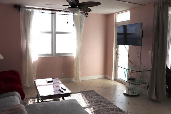 Building Photo - 3001 S Ocean Dr