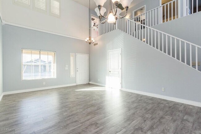 Building Photo - Charming 5 Bed 3 bath Home in Avondale