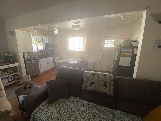 Building Photo - Amazing 1 bedroom ADU right near D.U.