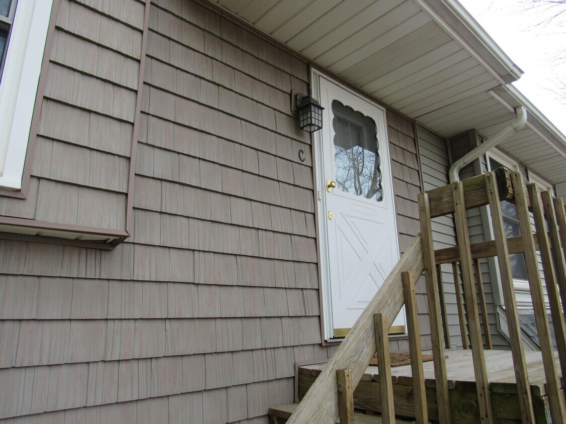 2420 E 51st St Unit C, Davenport, IA 52807 Condo for Rent in