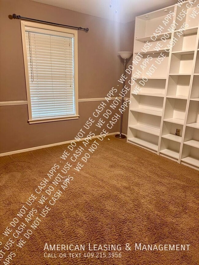 Foto del edificio - 704 Willow Oak St