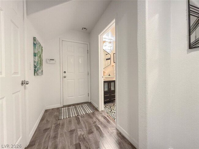 Building Photo - 372 Ambitious St