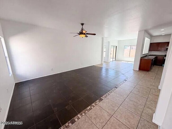 Building Photo - 934 E Overlin Dr
