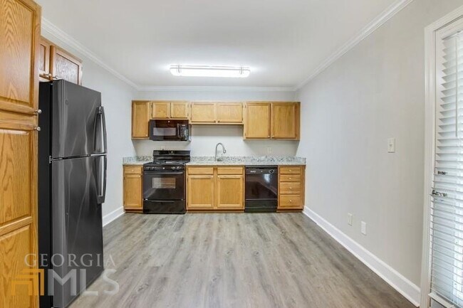 Building Photo - 3552 Meadowview Dr