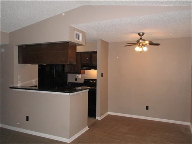 Building Photo - 17331 Red Oak Dr