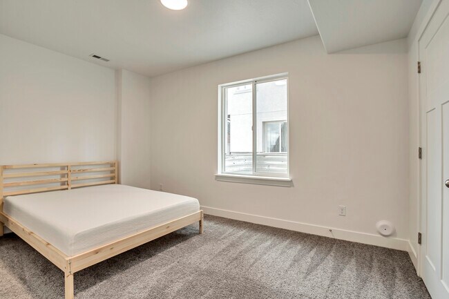 Master bedroom - 4763 E Silver Ridge Rd