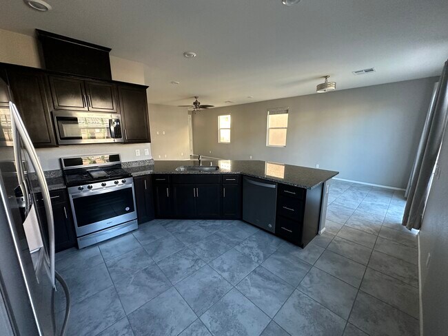 Foto del edificio - 7124 Fossil Lake St