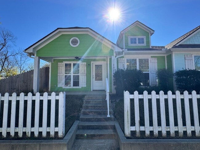 Building Photo - 2311 Airline