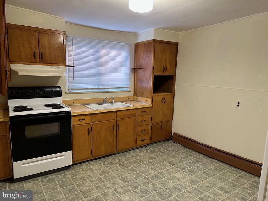 Primary Photo - 225 Wood St