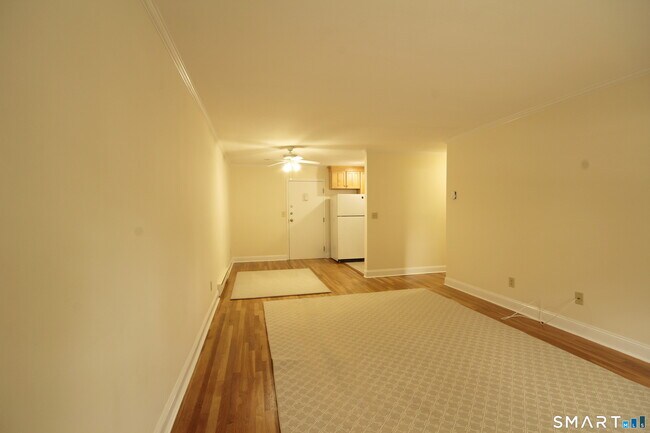 Foto del edificio - 637 Cove Rd