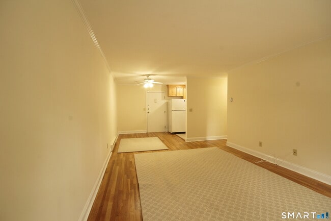 Building Photo - 637 Cove Rd