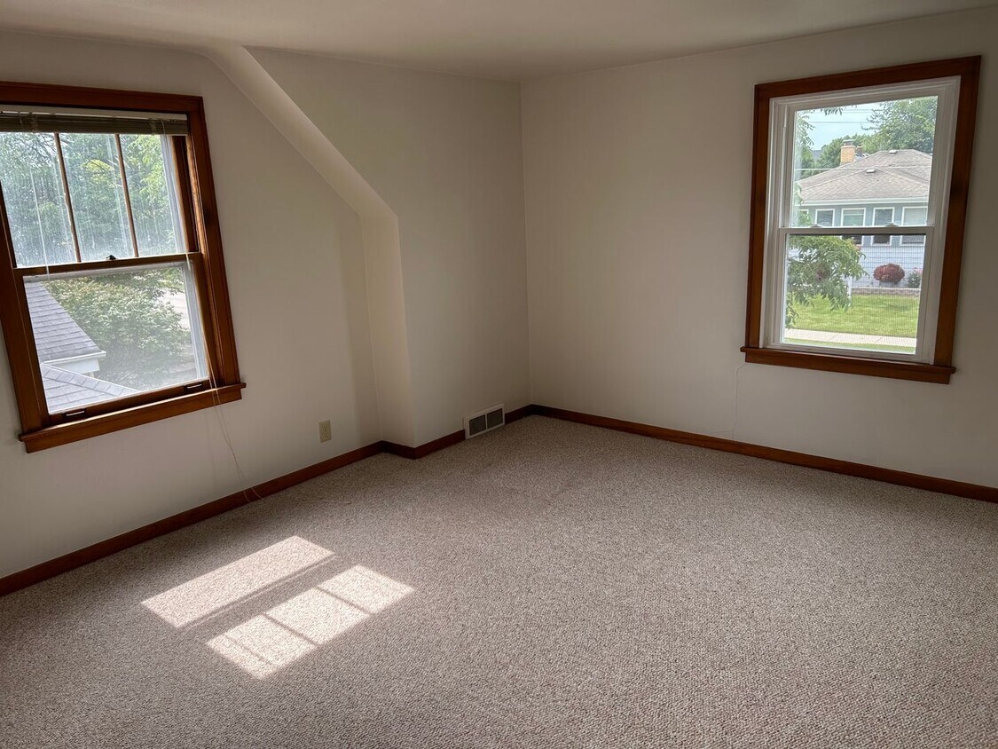 Building Photo - 5307 32nd Ave