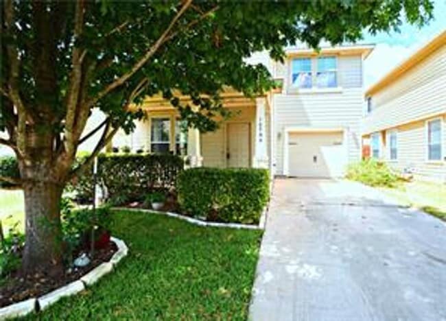 Building Photo - Fantastic Townhome in South Austin's Sweetwater Glen Neighborhood