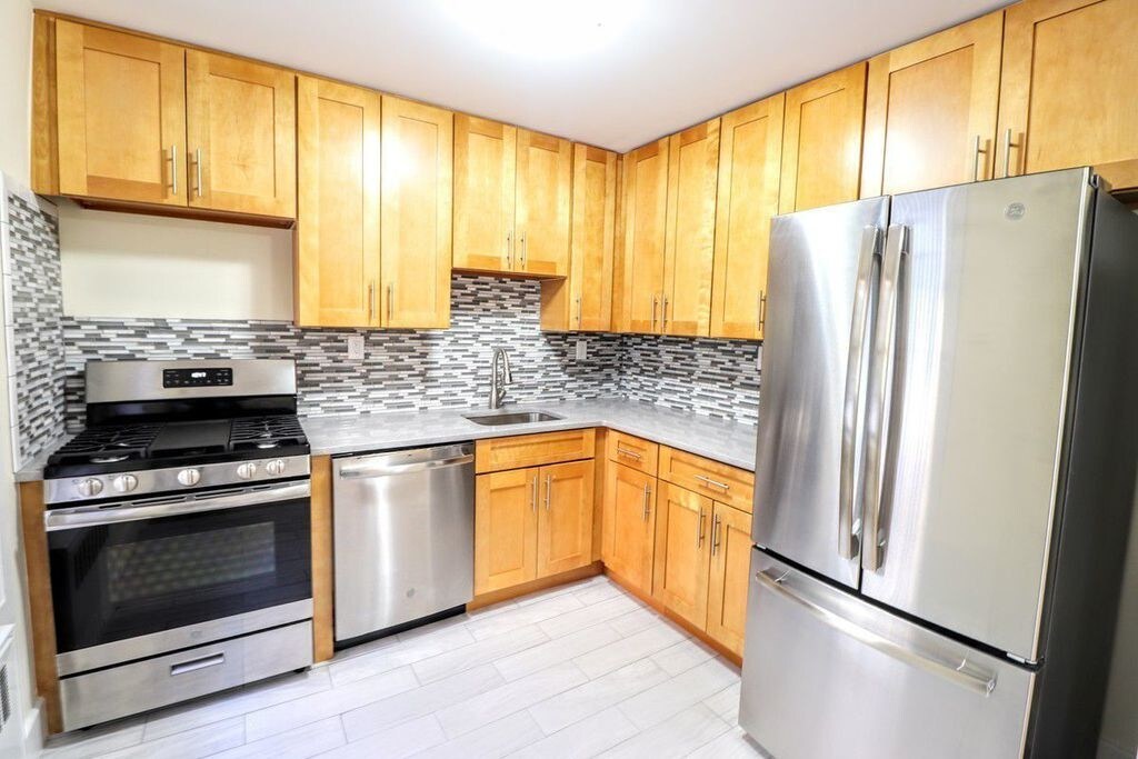Primary Photo - 3225 Johnson Ave