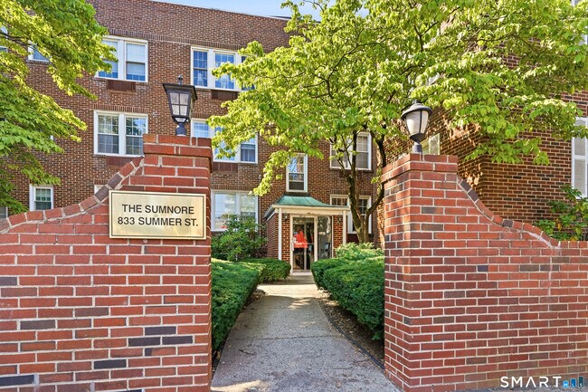 Building Photo - 833 Summer St