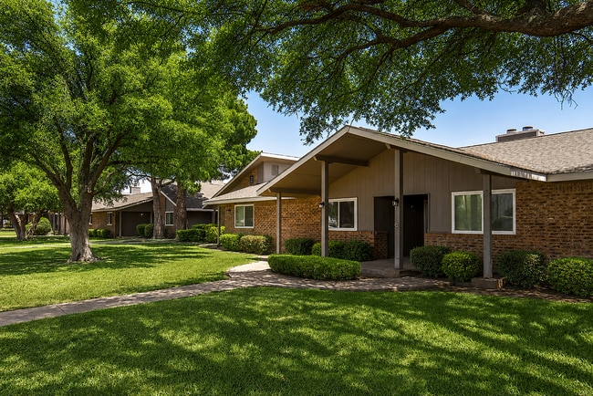 Building Photo - Country Crest Townhomes