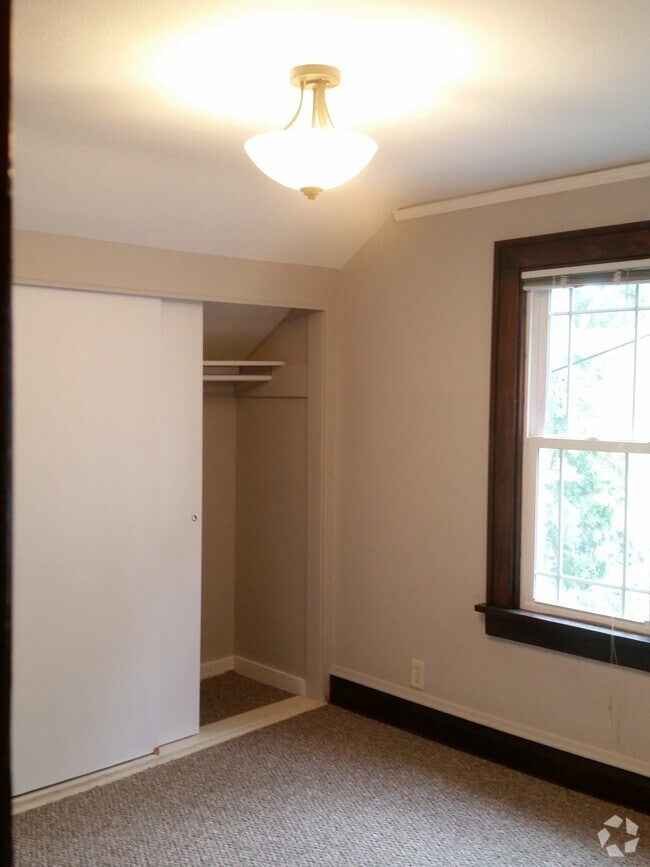 Building Photo - 936 Drake St