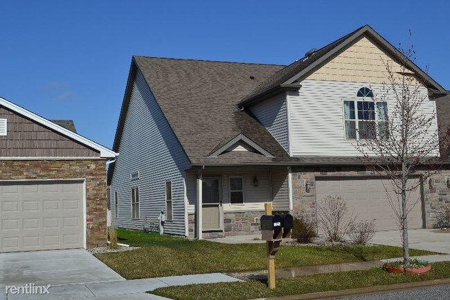 Building Photo - 3 br, 2.5 bath Townhome - 1218 sawgrass dr