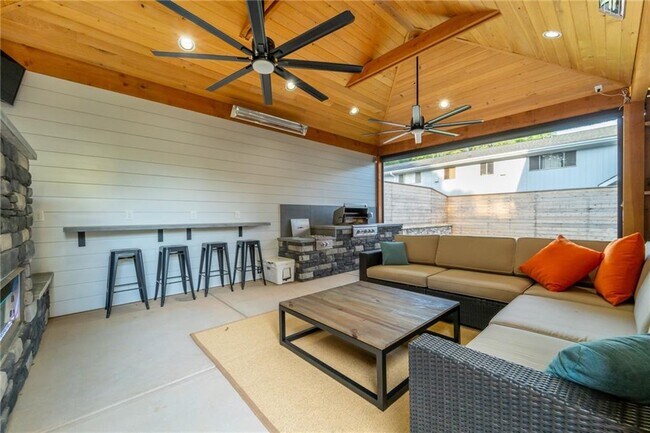 Building Photo - 781 Greenwood Ave NE