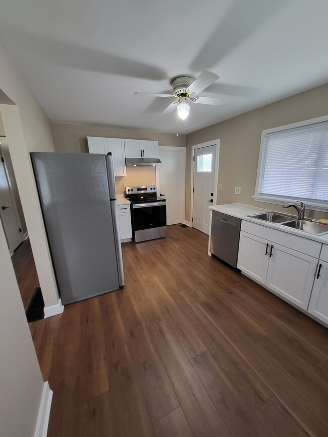 Kitchen - 709 Michigan St