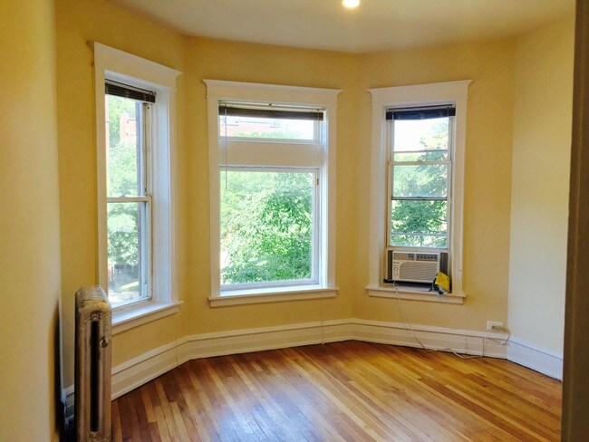 Building Photo - 4609 N Ashland Ave